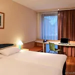 Ibis Hotel 2*
