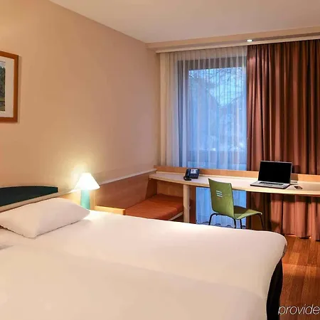 Ibis Готель 2*